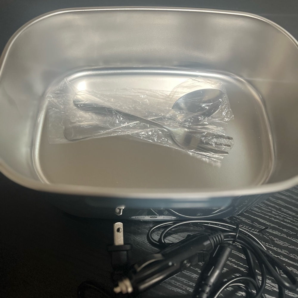 Electric Lunch Box with Dual Power Cords - Picture 2 of 5